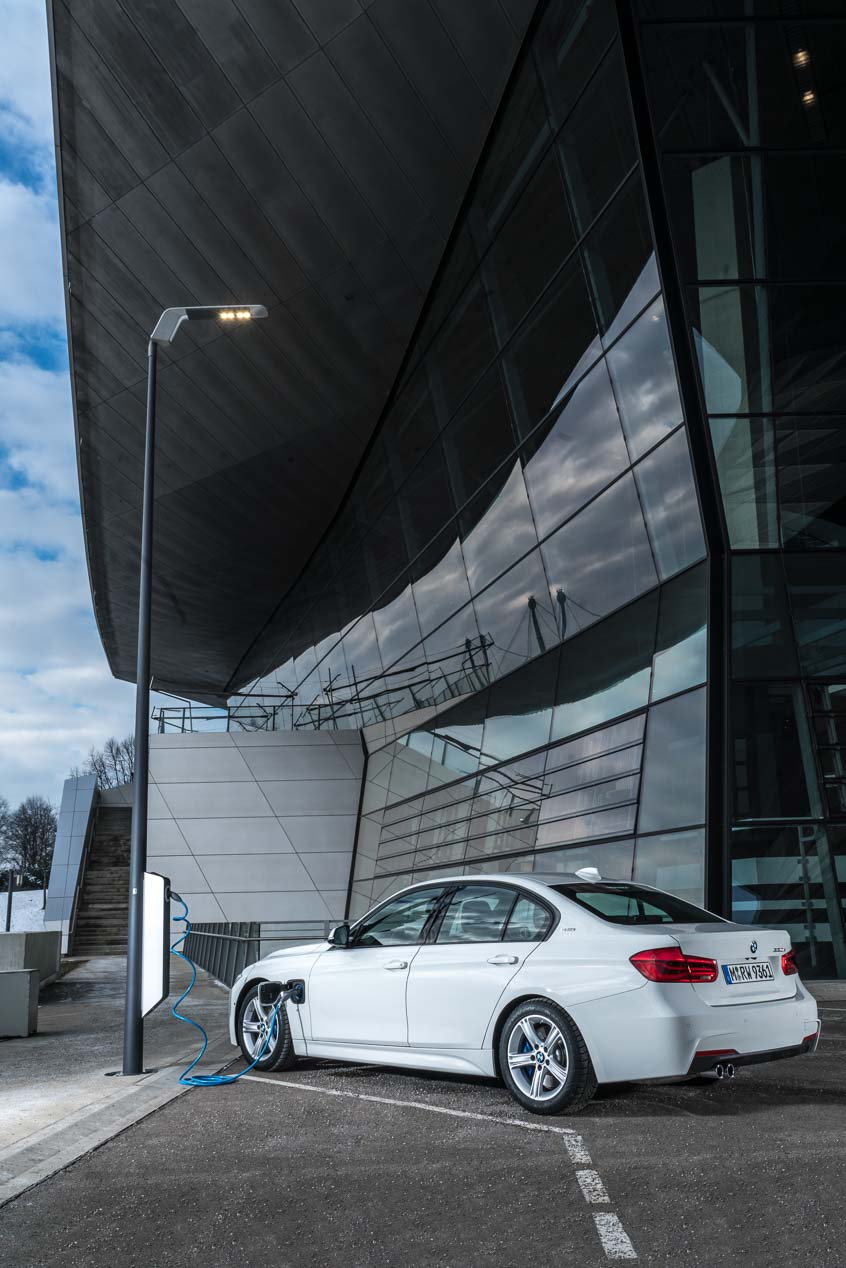 BMW 330e: el nuevo híbrido de la Serie 3 ahora con autonomía puramente eléctrica