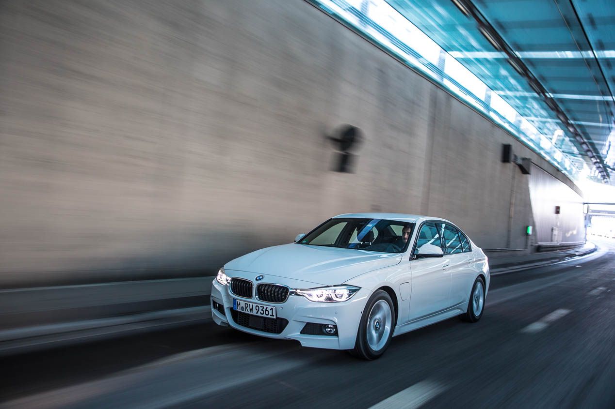 BMW 330e: el nuevo híbrido de la Serie 3 ahora con autonomía puramente eléctrica