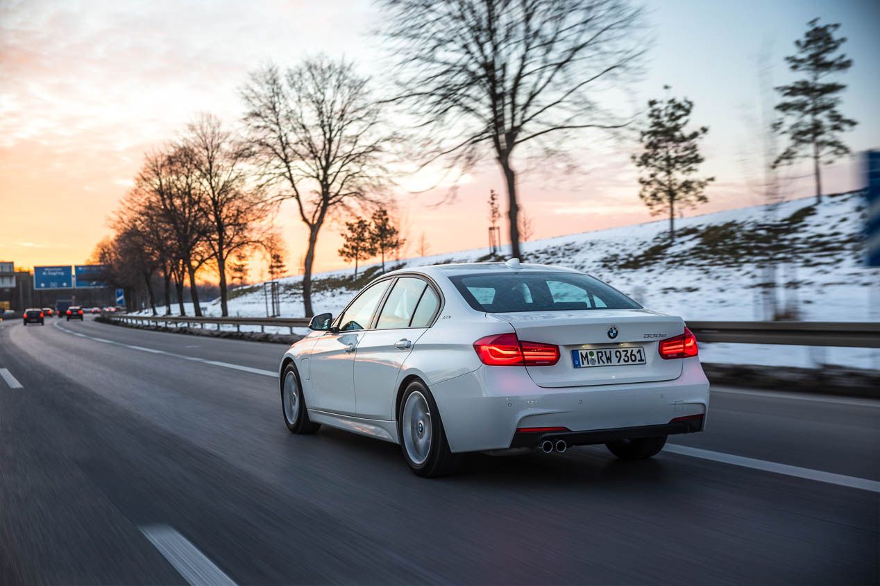 BMW 330e: el nuevo híbrido de la Serie 3 ahora con autonomía puramente eléctrica