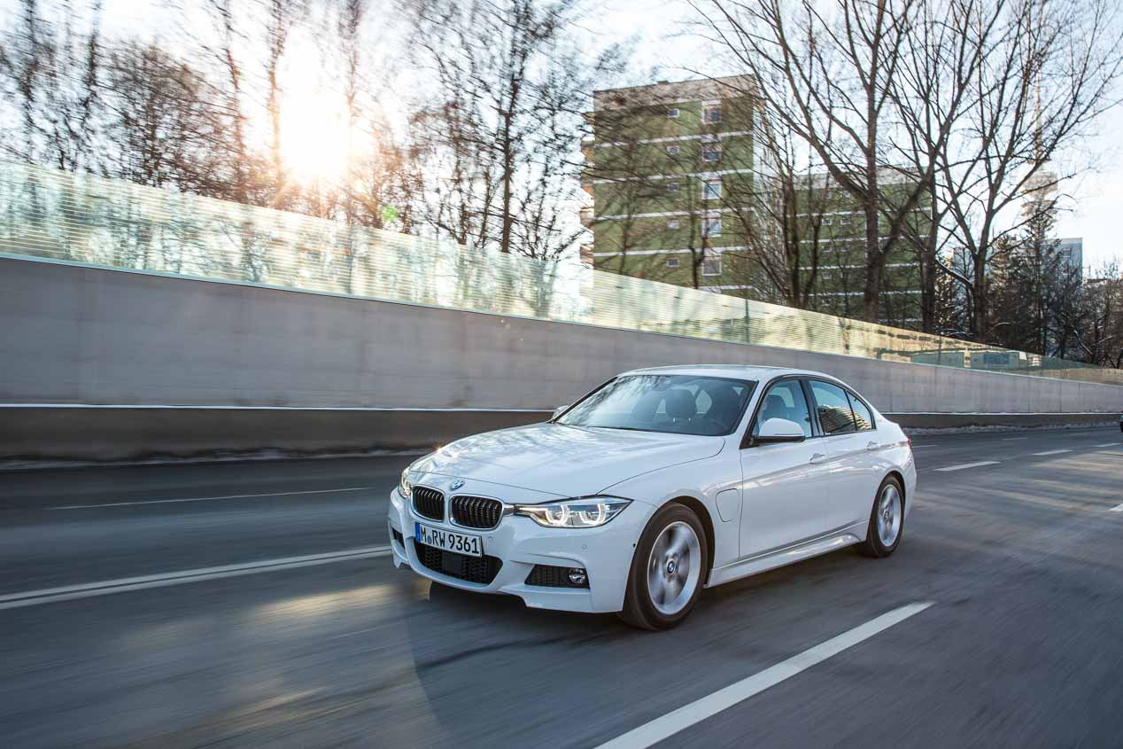 BMW 330e: el nuevo híbrido de la Serie 3 ahora con autonomía puramente eléctrica