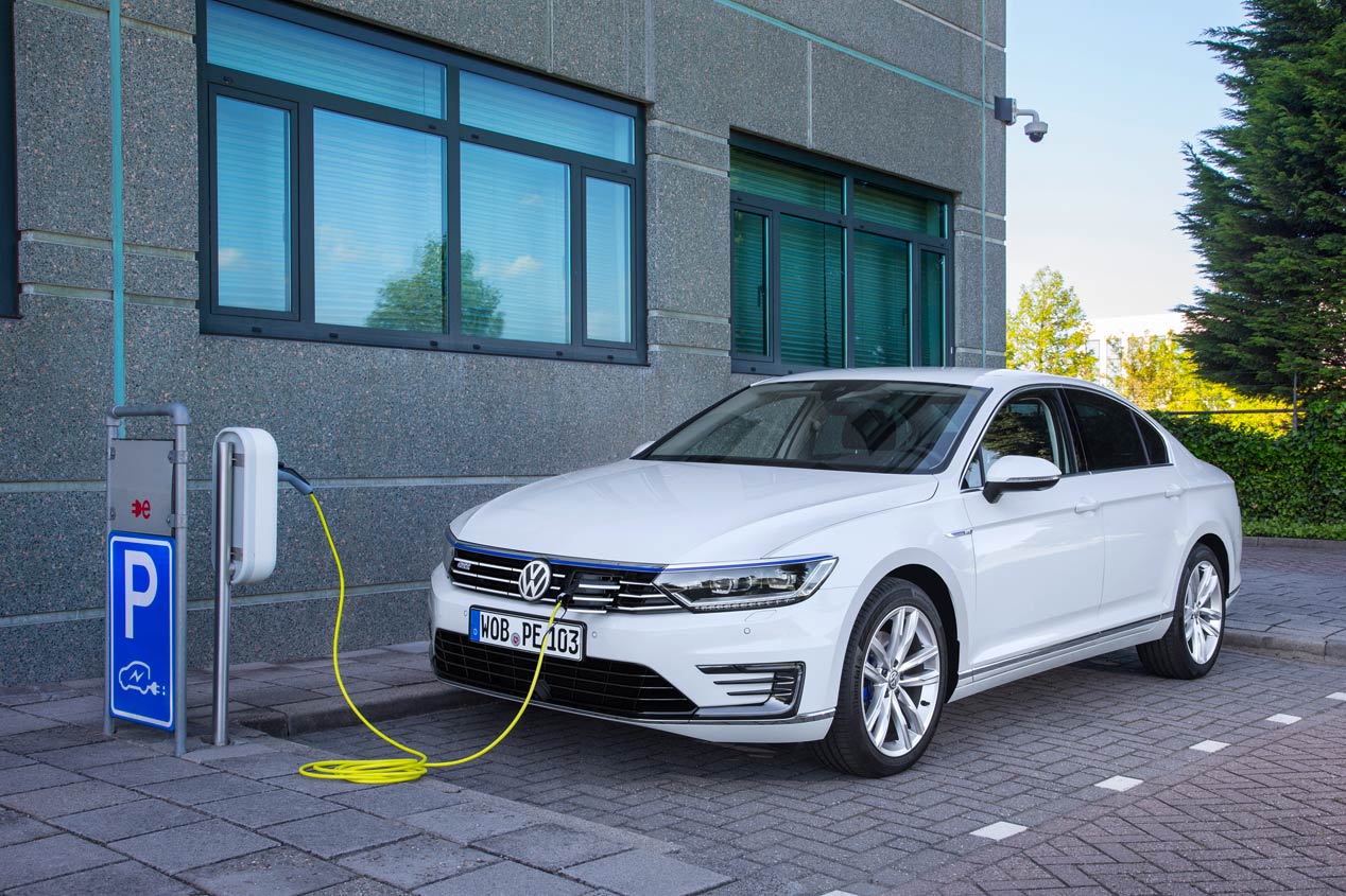 El Volkswagen Passat GTE híbrido enchufable, a la venta