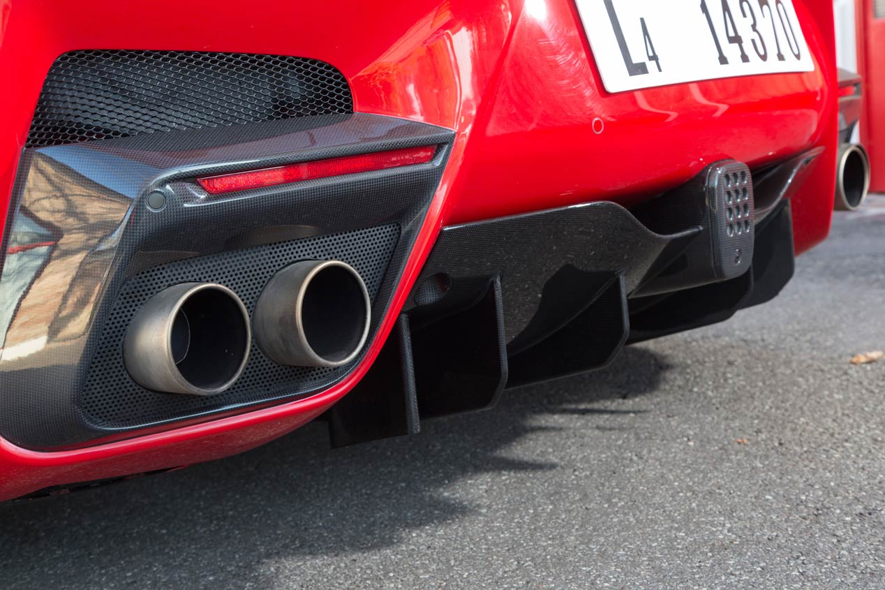 El Ferrari F12 tdf, a prueba