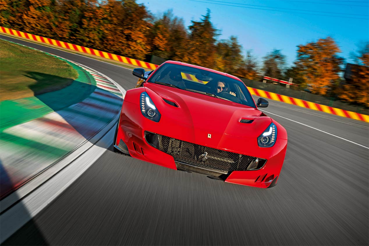 El Ferrari F12 tdf, a prueba
