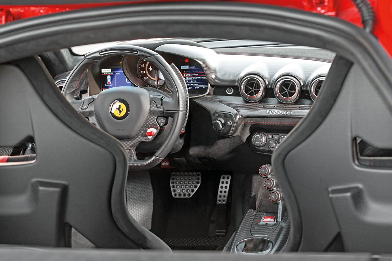 El Ferrari F12 tdf, a prueba