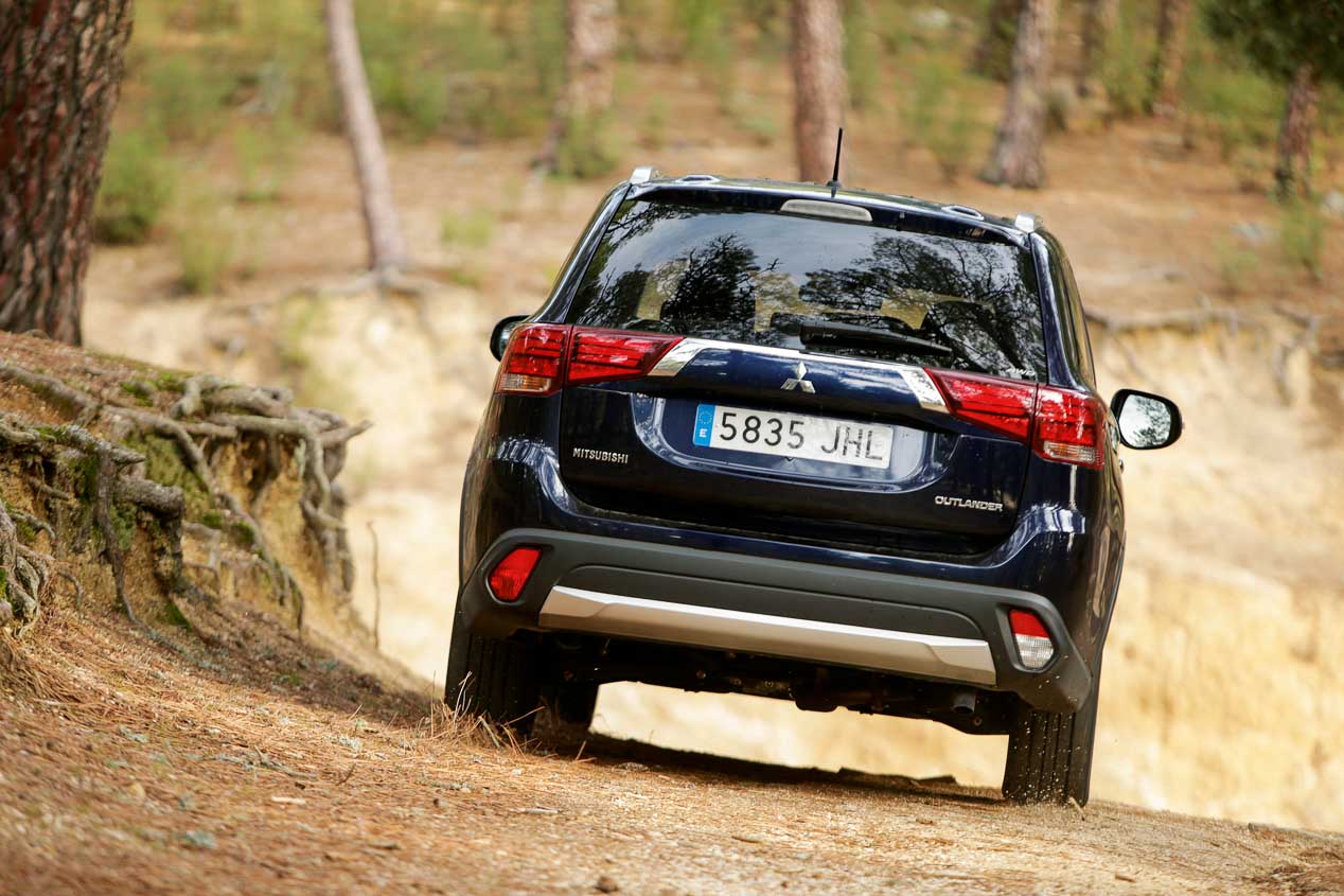 Mitsubishi Outlander 220 DI-D 4WD Aut. 7 plazas, prueba en imágenes