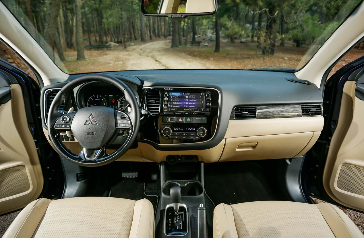 Mitsubishi Outlander 220 DI-D 4WD Aut. 7 plazas, prueba en imágenes