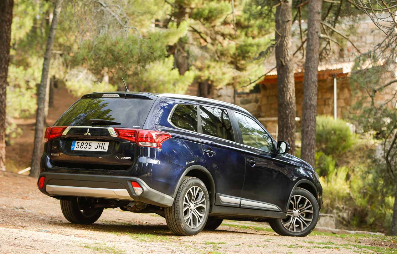 Mitsubishi Outlander 220 DI-D 4WD Aut. 7 plazas, prueba en imágenes