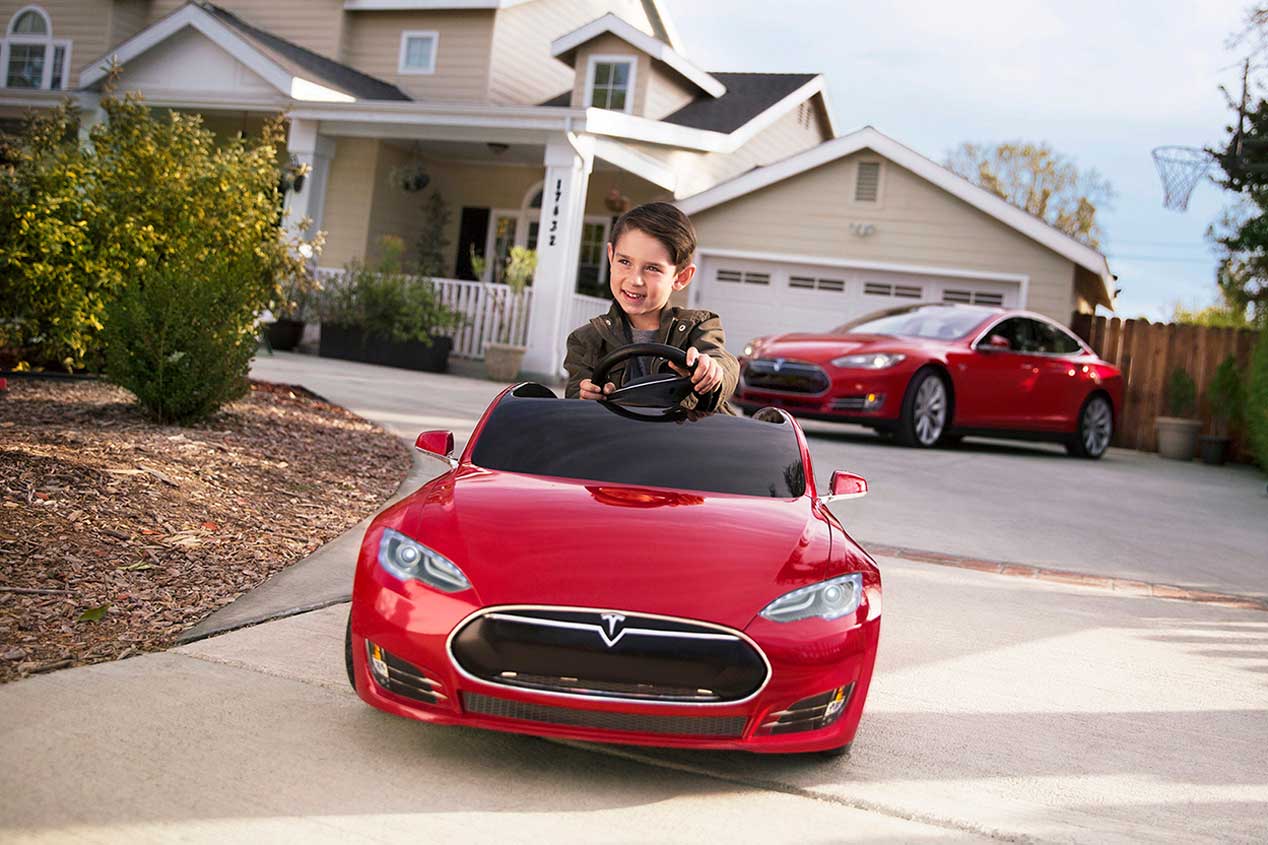 Tesla Model S, todo un juguete para los niños