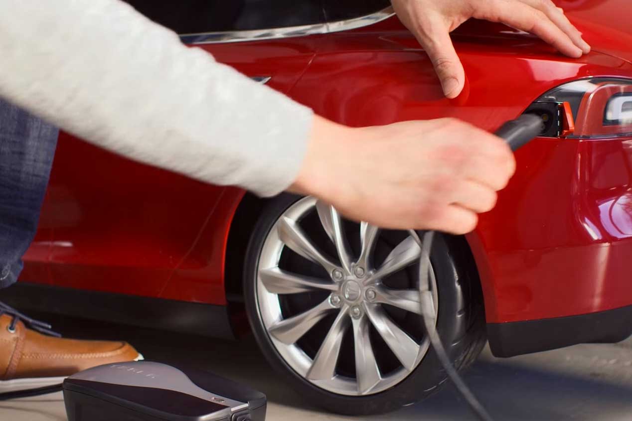 Tesla Model S, todo un juguete para los niños