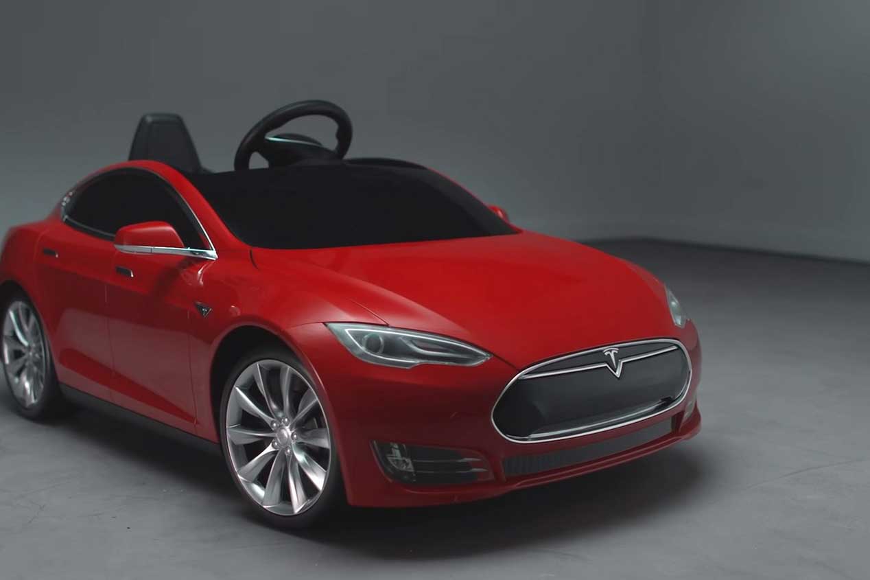 Tesla Model S, todo un juguete para los niños