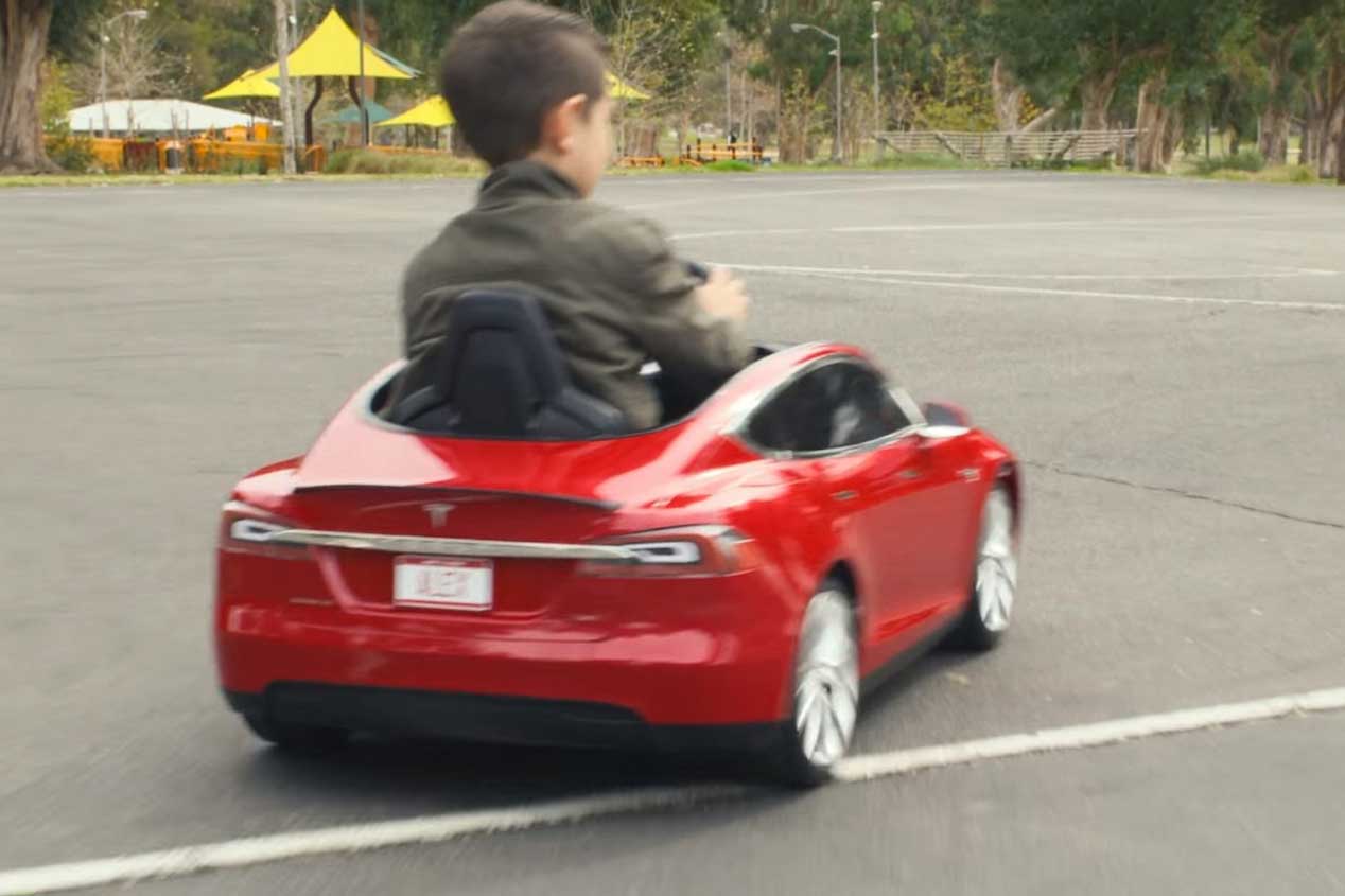 Tesla Model S, todo un juguete para los niños