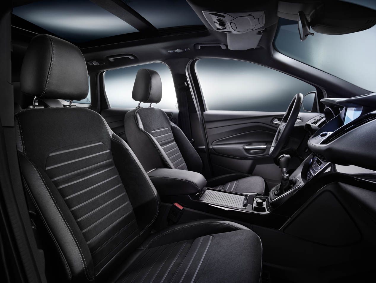 Ford Kuga 2016, renovación mecánica y estética