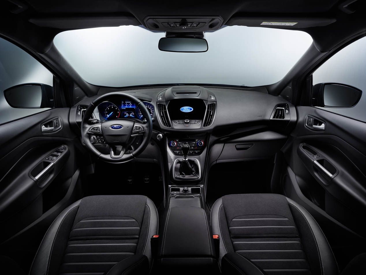 Ford Kuga 2016, renovación mecánica y estética