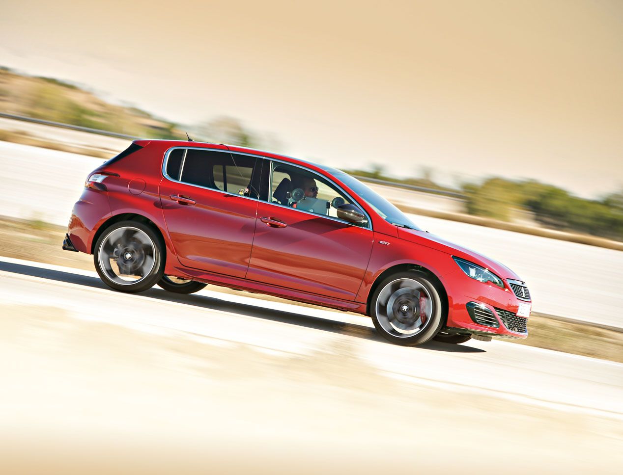 Peugeot 308 GTi, deportivo en su justa medida
