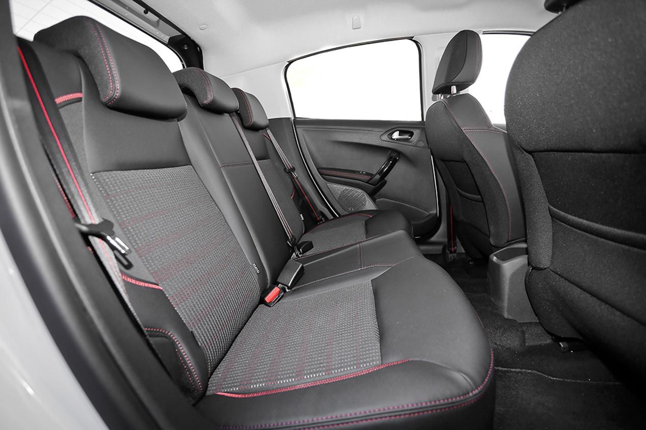 Mazda 2 y Peugeot 208, duelo de pequeños motores de gasolina