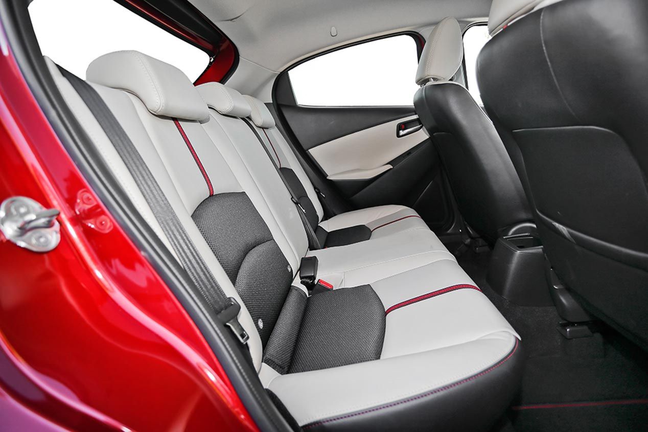 Mazda 2 y Peugeot 208, duelo de pequeños motores de gasolina