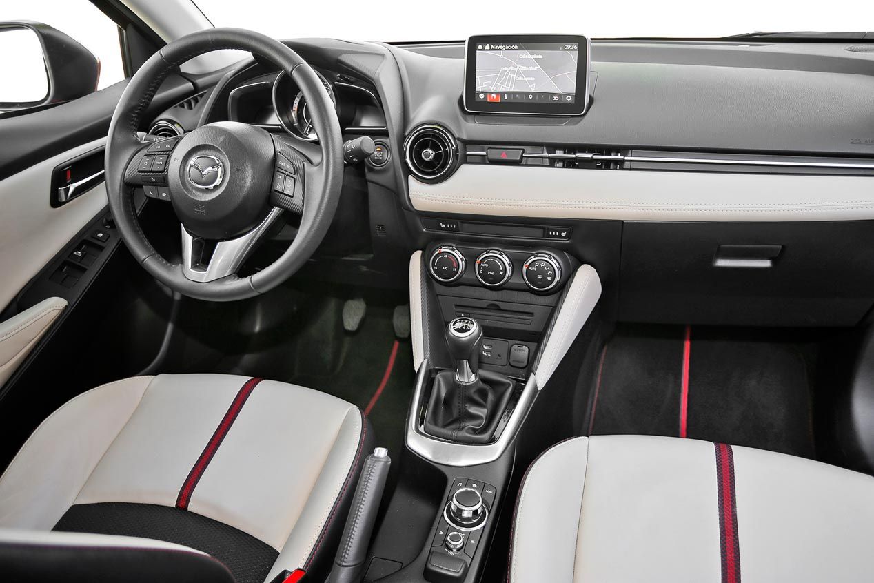 Mazda 2 y Peugeot 208, duelo de pequeños motores de gasolina