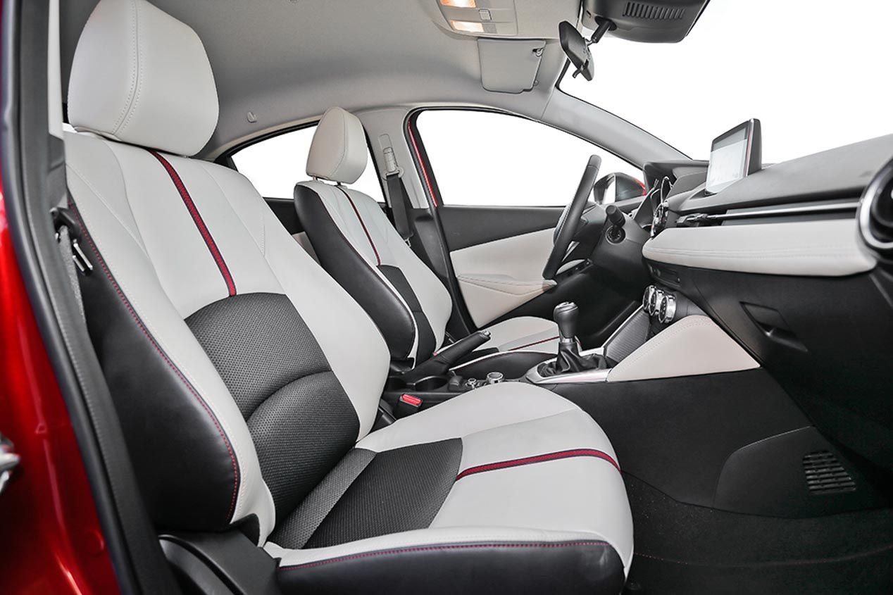 Mazda 2 y Peugeot 208, duelo de pequeños motores de gasolina