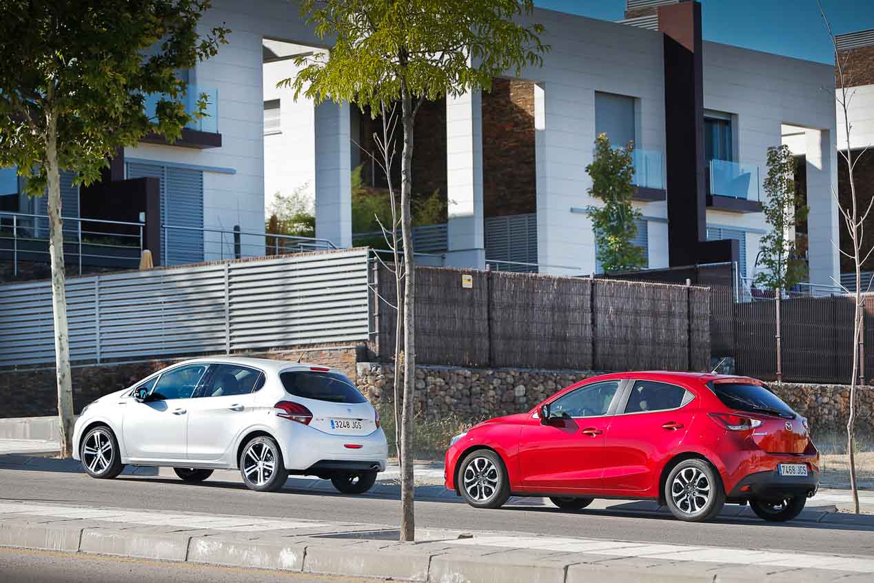 Mazda 2 y Peugeot 208, duelo de pequeños motores de gasolina
