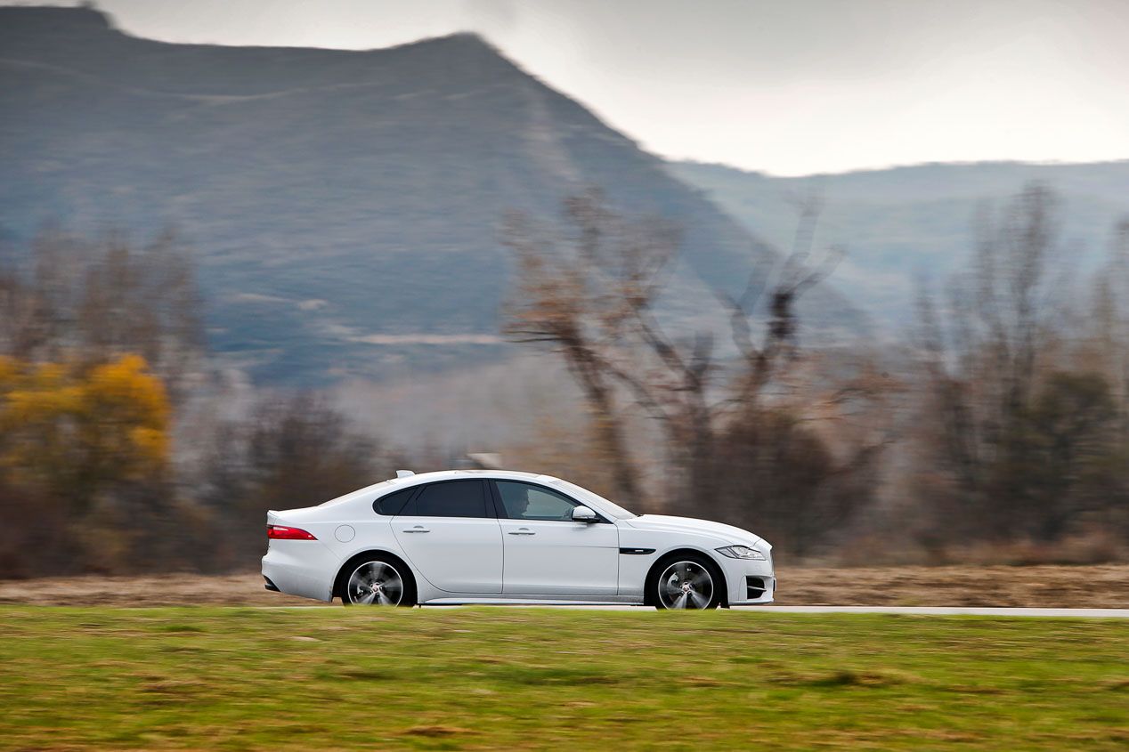 Nuevo Jaguar XF, Audi A6 y BMW Serie 5 y Jaguar XF: comparativa premium