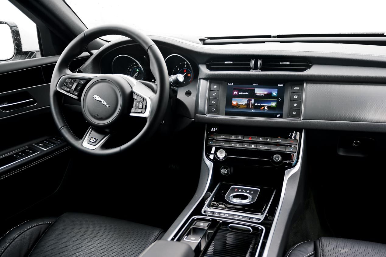 Nuevo Jaguar XF, Audi A6 y BMW Serie 5 y Jaguar XF: comparativa premium
