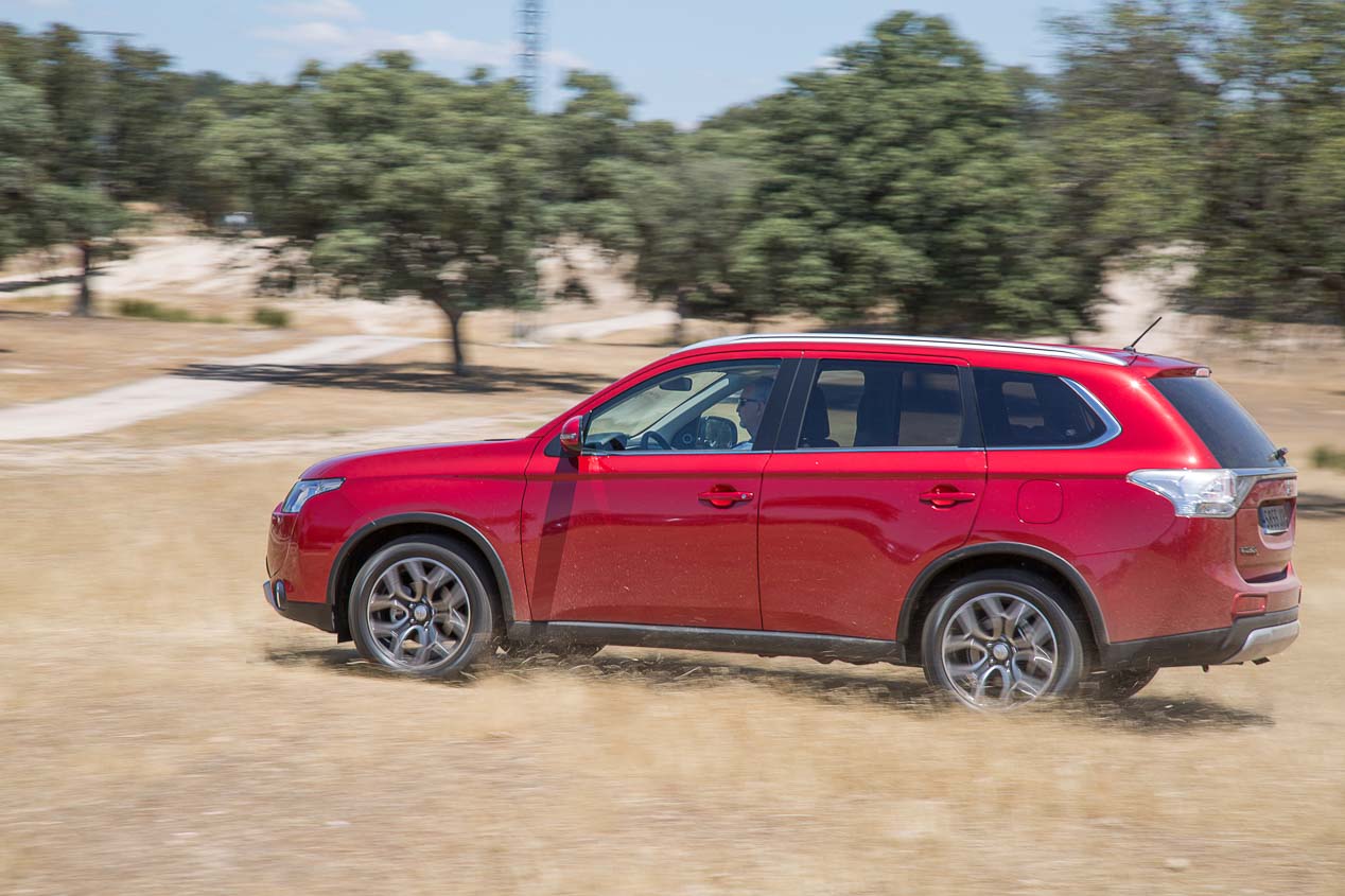 Mitsubishi Outlander & Honda CR-V: duelo de SUV japoneses