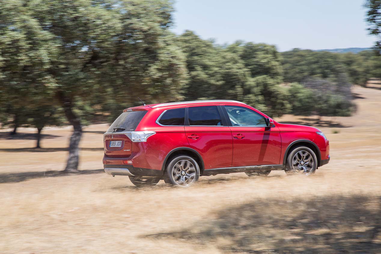 Mitsubishi Outlander & Honda CR-V: duelo de SUV japoneses
