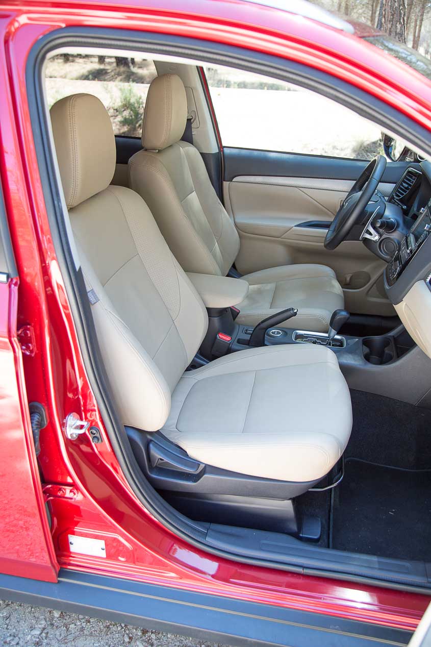 Mitsubishi Outlander & Honda CR-V: duelo de SUV japoneses