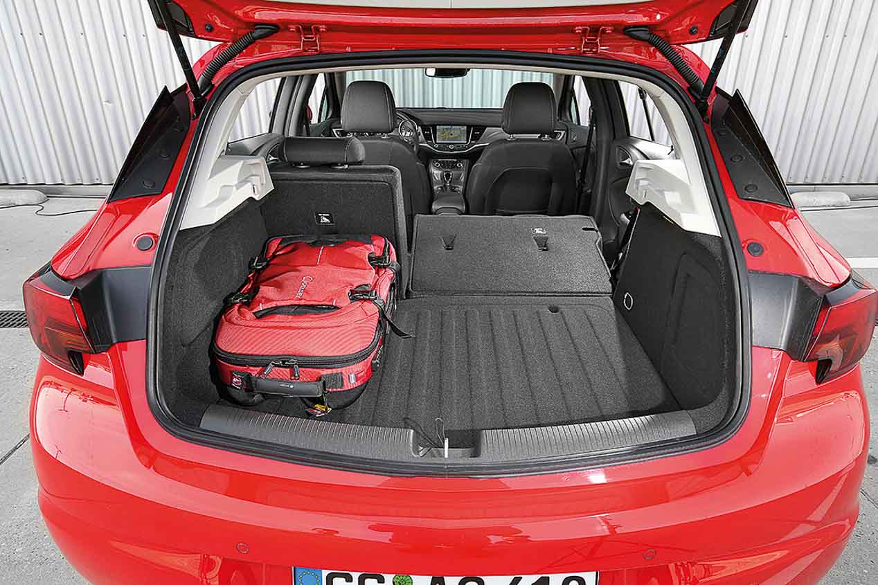 Opel Astra, Ford Focus, Peugeot 308 y Seat León: ¿cuál es mejor?