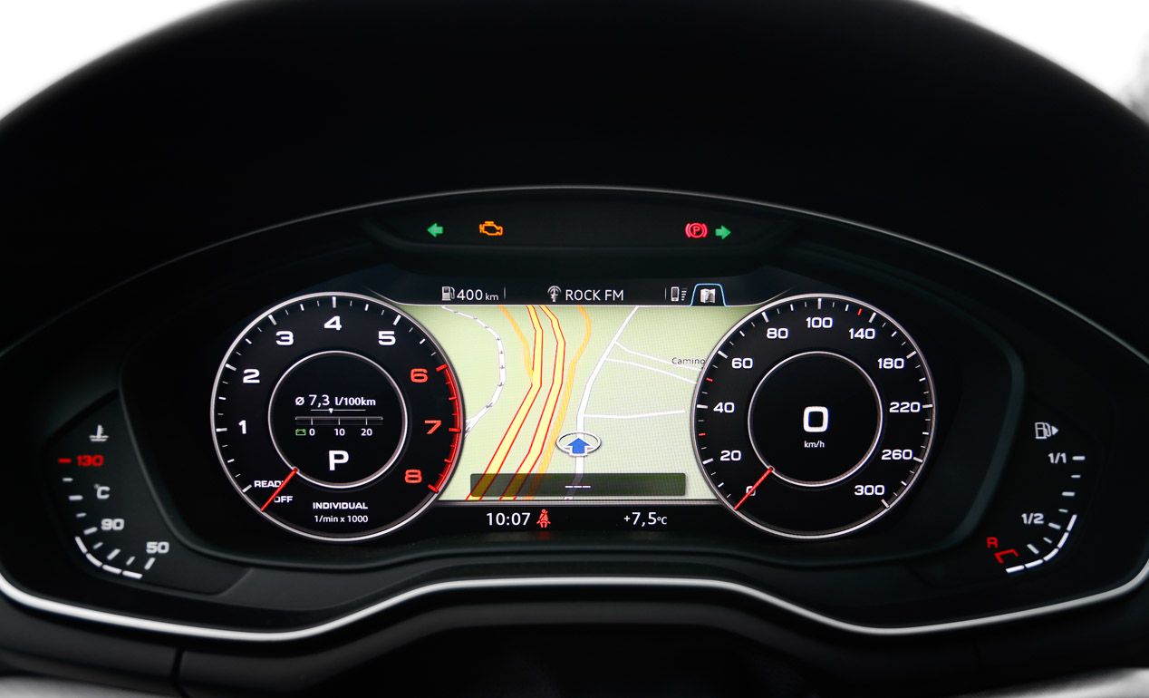 Comparativa: Audi A4 2.0 TFSI Ultra vs Lexus IS 300h, ¿cuál es mejor?