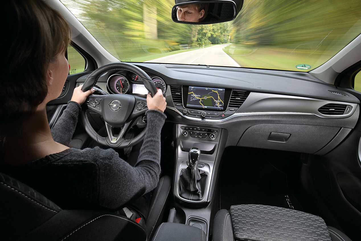 Opel Astra, Ford Focus, Peugeot 308 y Seat León: ¿cuál es mejor?