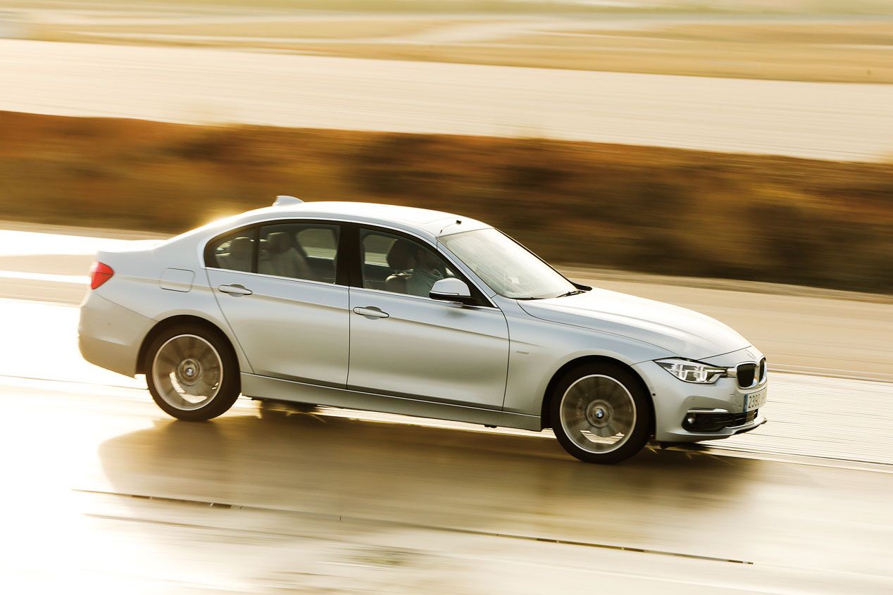 Audi A4 2.0 TDI, BMW 320d, Jaguar XE 2.0D, Lexus IS 300h, Mercedes C 220D