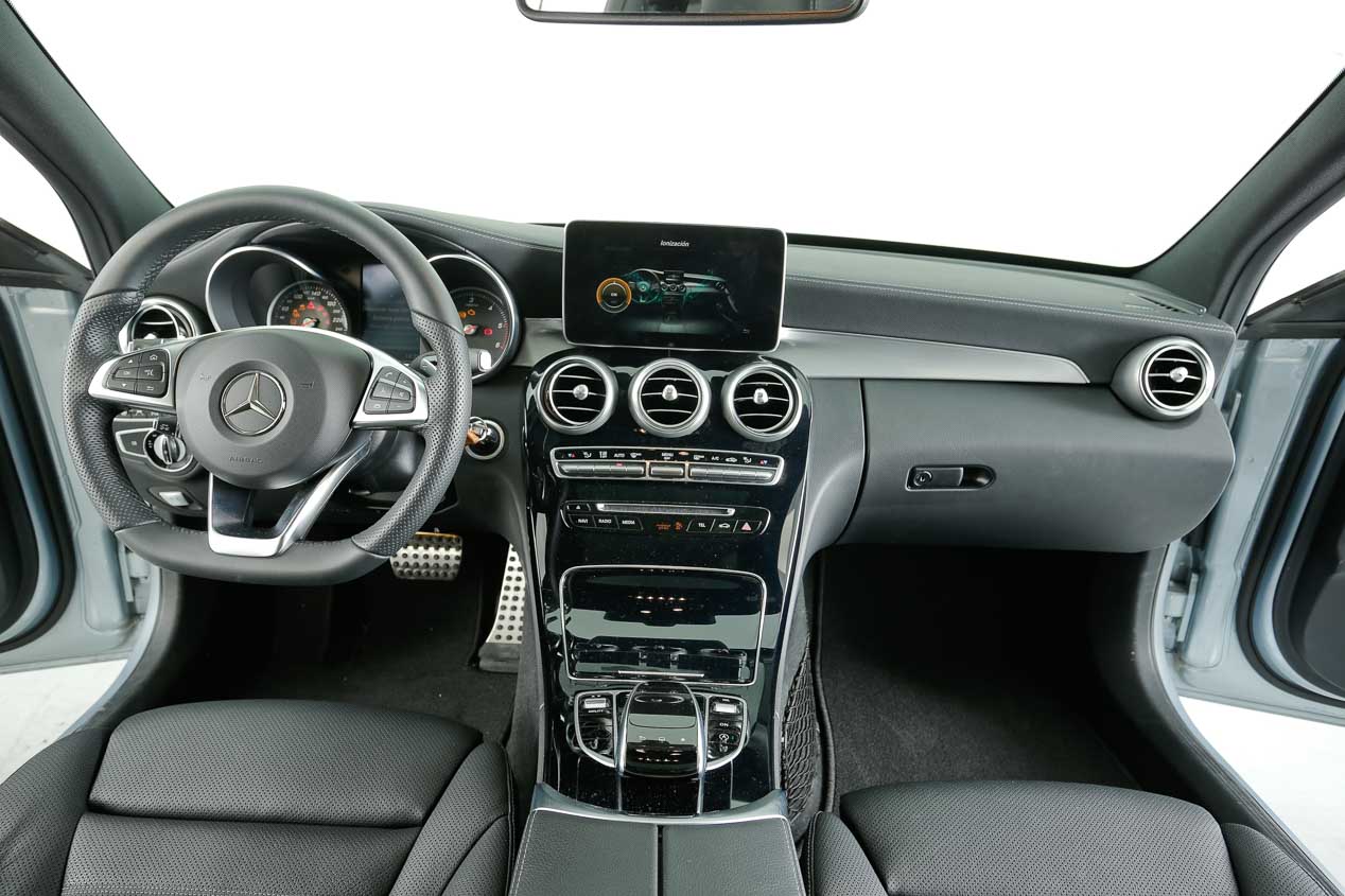Audi A4 2.0 TDI, BMW 320d, Jaguar XE 2.0D, Lexus IS 300h, Mercedes C 220D