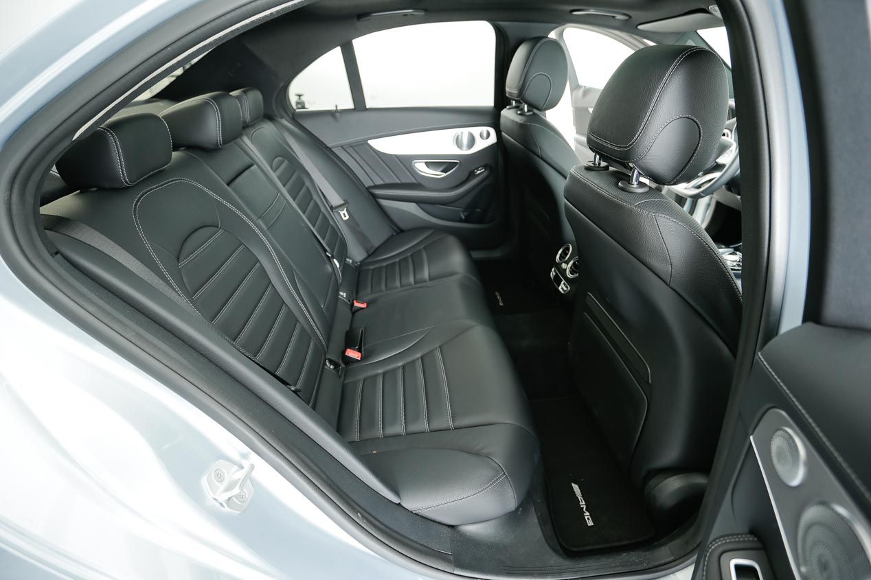 Audi A4 2.0 TDI, BMW 320d, Jaguar XE 2.0D, Lexus IS 300h, Mercedes C 220D