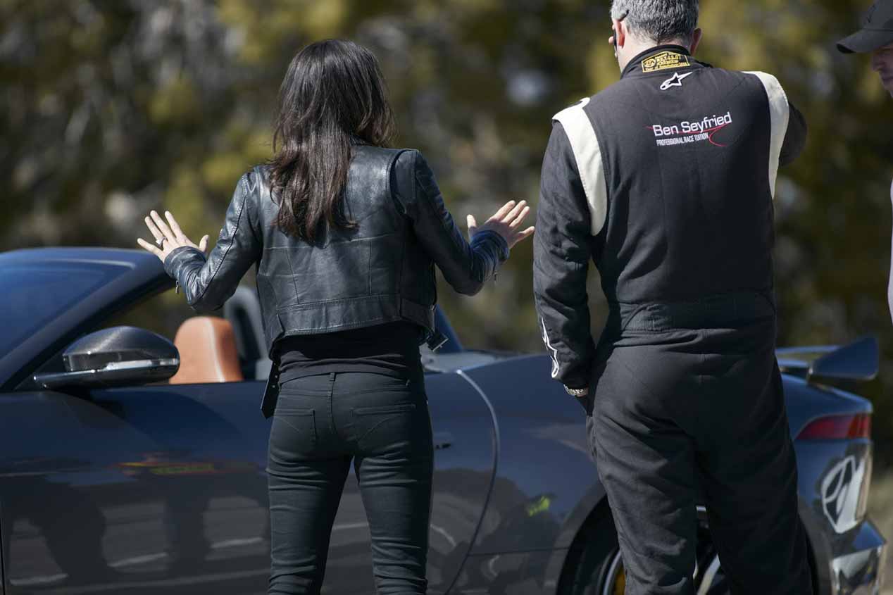 La actriz Michelle Rodríguez, a todo gas con el Jaguar F-Type SVR