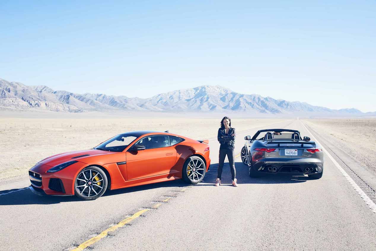 La actriz Michelle Rodríguez, a todo gas con el Jaguar F-Type SVR