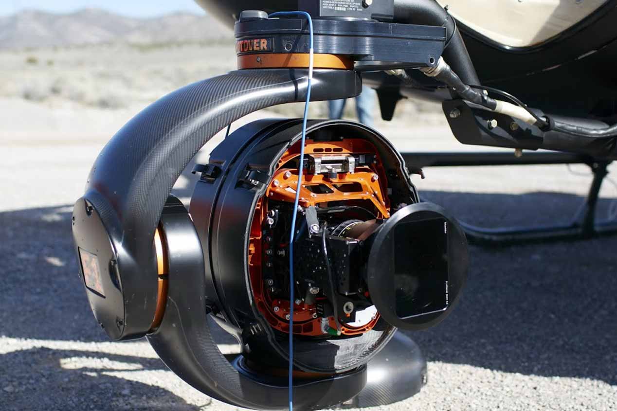 La actriz Michelle Rodríguez, a todo gas con el Jaguar F-Type SVR