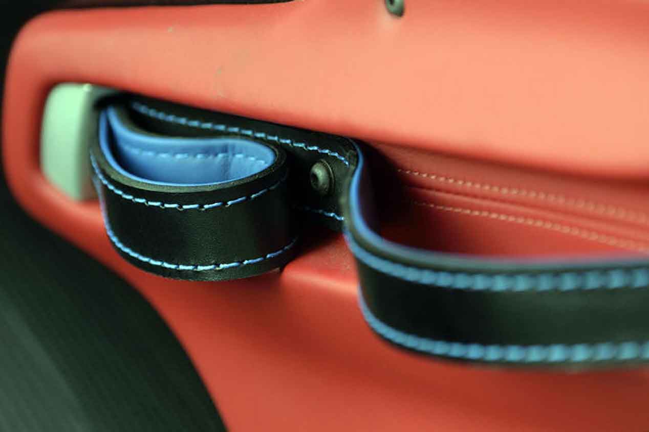 Probamos el Aston Martin Vulcan en el Circuito Yas Marina