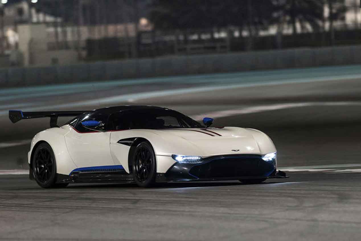 Probamos el Aston Martin Vulcan en el Circuito Yas Marina