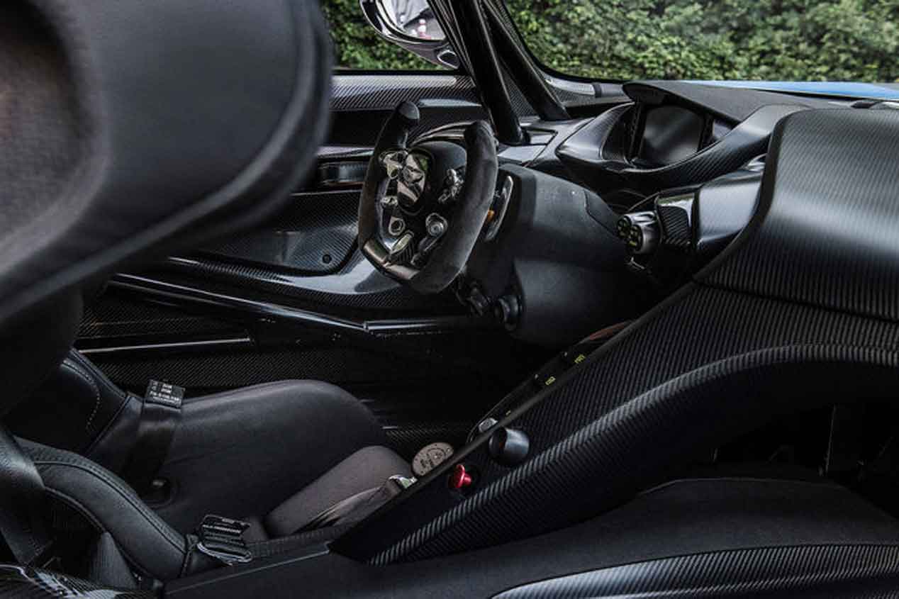 Probamos el Aston Martin Vulcan en el Circuito Yas Marina