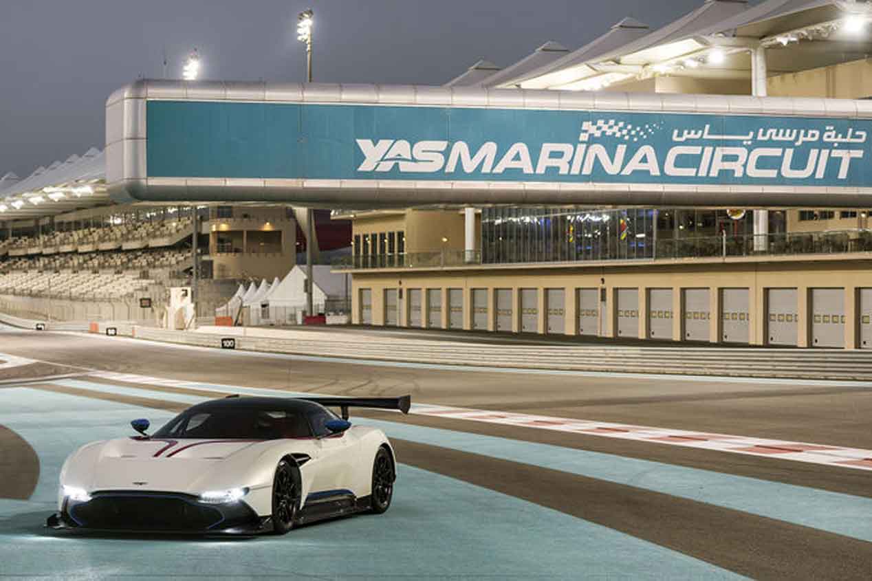 Probamos el Aston Martin Vulcan en el Circuito Yas Marina