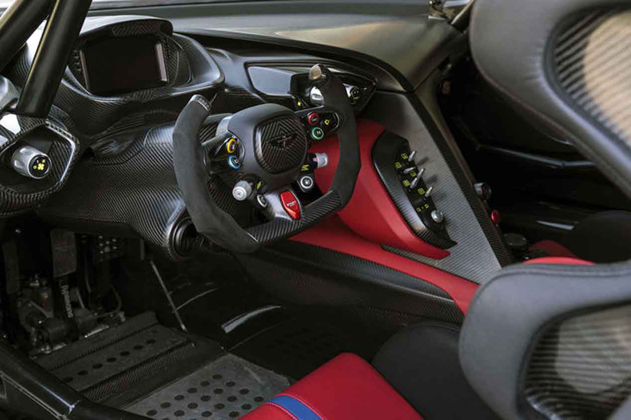 Probamos el Aston Martin Vulcan en el Circuito Yas Marina