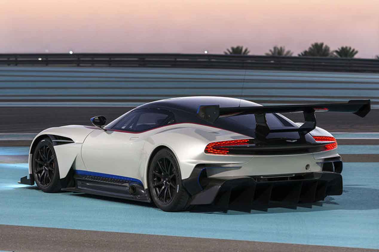 Probamos el Aston Martin Vulcan en el Circuito Yas Marina