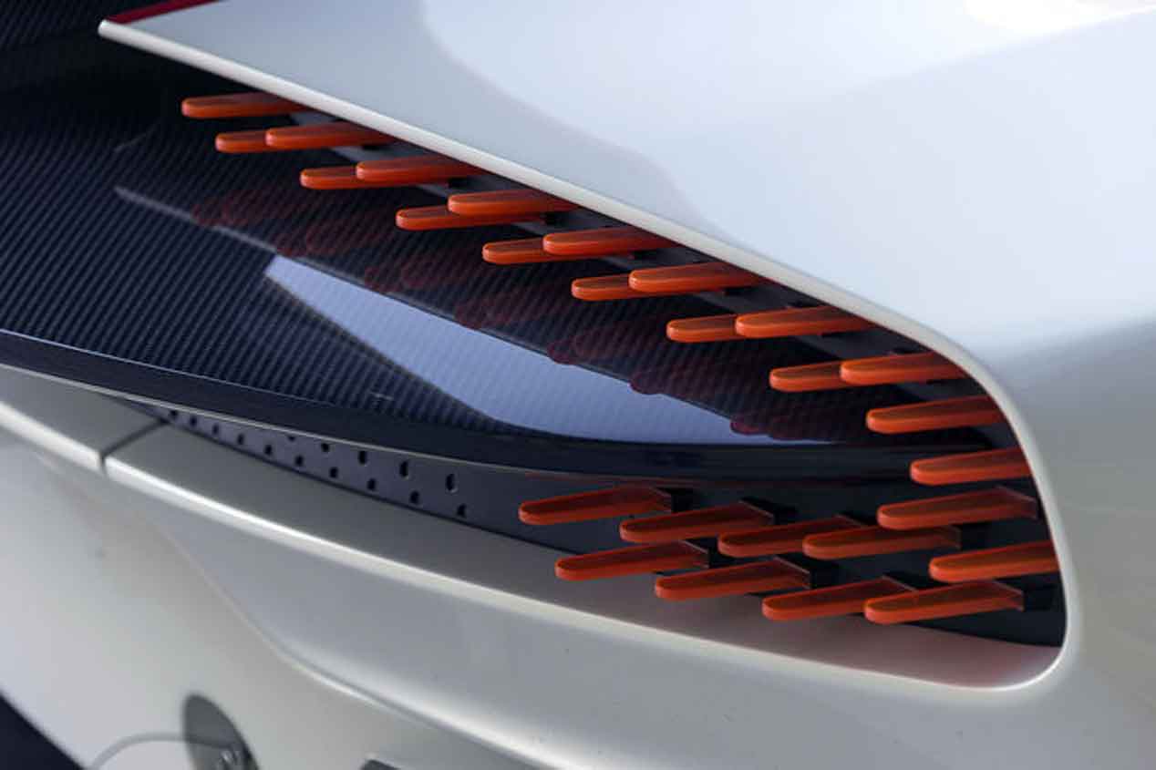Probamos el Aston Martin Vulcan en el Circuito Yas Marina