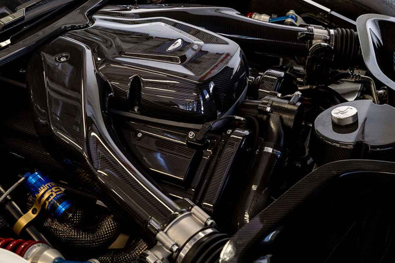 Probamos el Aston Martin Vulcan en el Circuito Yas Marina