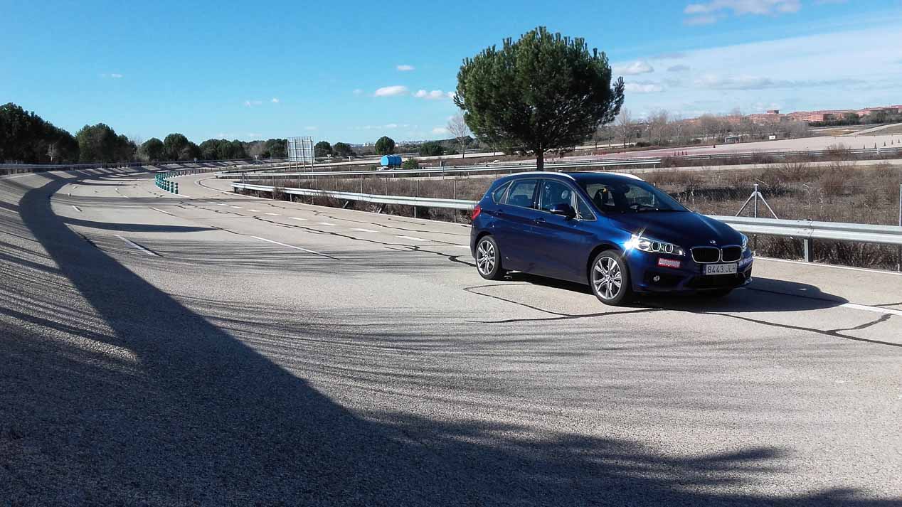 Así acelera y frena el BMW 225xe Active Tourer