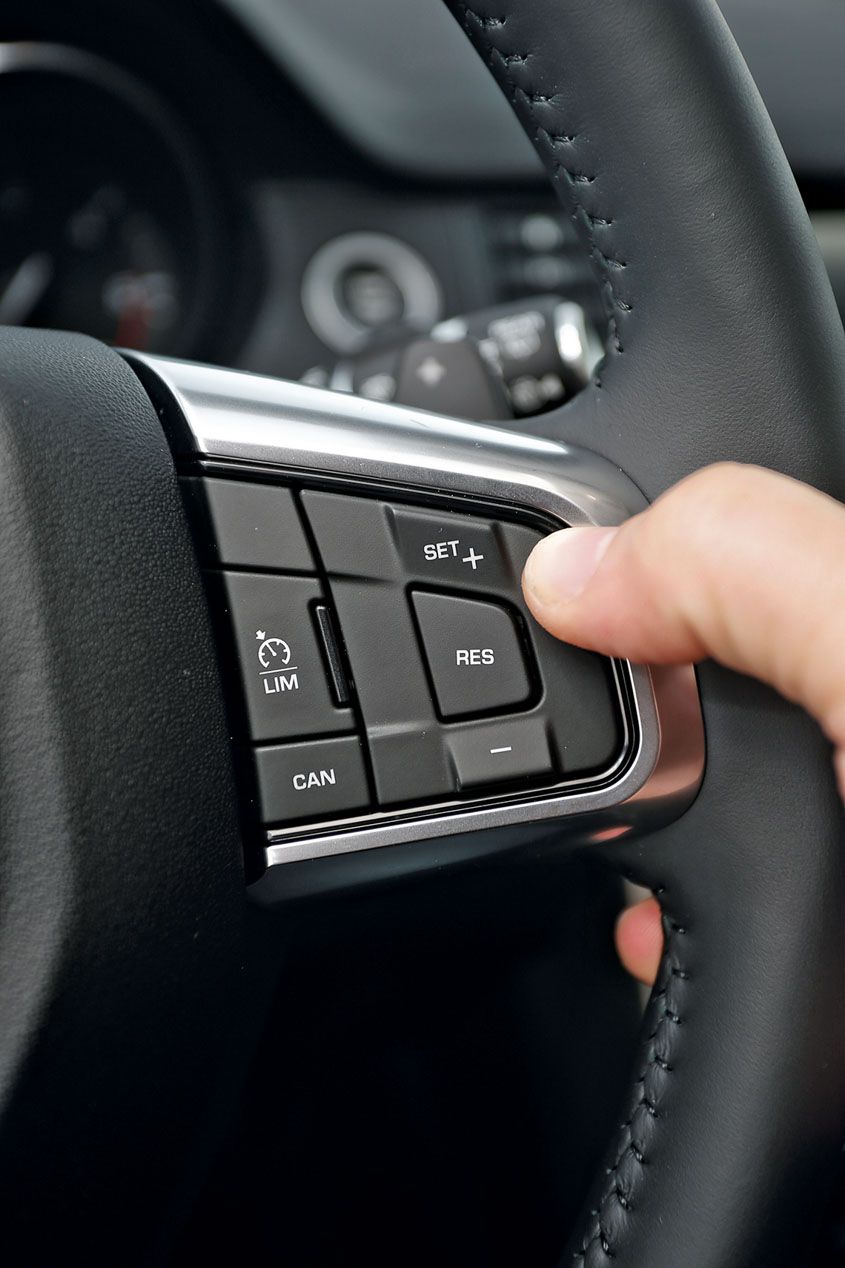 Jeep Cherokee 2.2 MJD-200 Active Drive I Aut. Limited vs. Land Rover Discovery Sport 2.0 TD4-180 4x4 Aut. HSE Luxury, versátiles SUV de representación