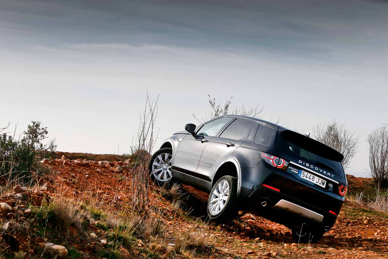 Jeep Cherokee 2.2 MJD-200 Active Drive I Aut. Limited vs. Land Rover Discovery Sport 2.0 TD4-180 4x4 Aut. HSE Luxury, versátiles SUV de representación