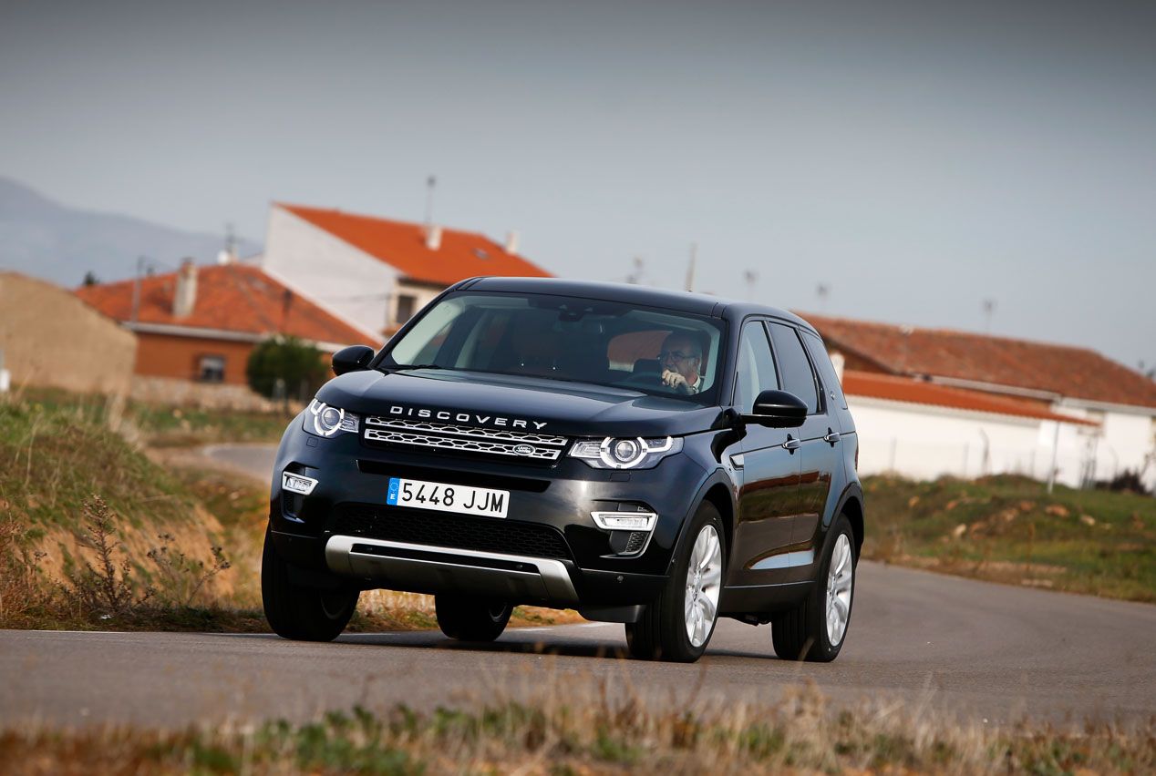 Jeep Cherokee 2.2 MJD-200 Active Drive I Aut. Limited vs. Land Rover Discovery Sport 2.0 TD4-180 4x4 Aut. HSE Luxury, versátiles SUV de representación