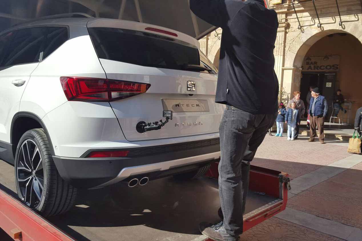 Las imágenes de la llegada del Seat Ateca a su pueblo